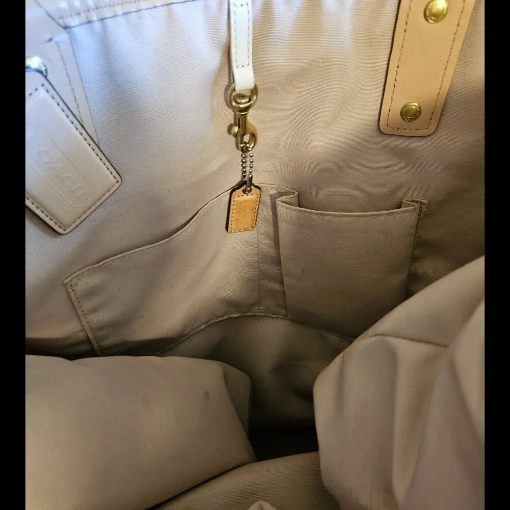 Beautiful Coach Bag - Picture 13 of 17